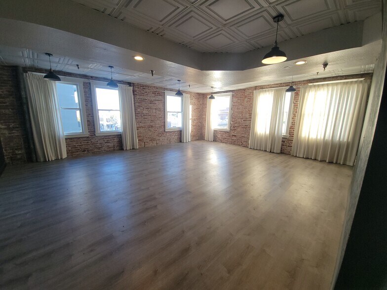 101 W 4th St, Santa Ana, CA à louer - Photo intérieure – Image 3 sur 16