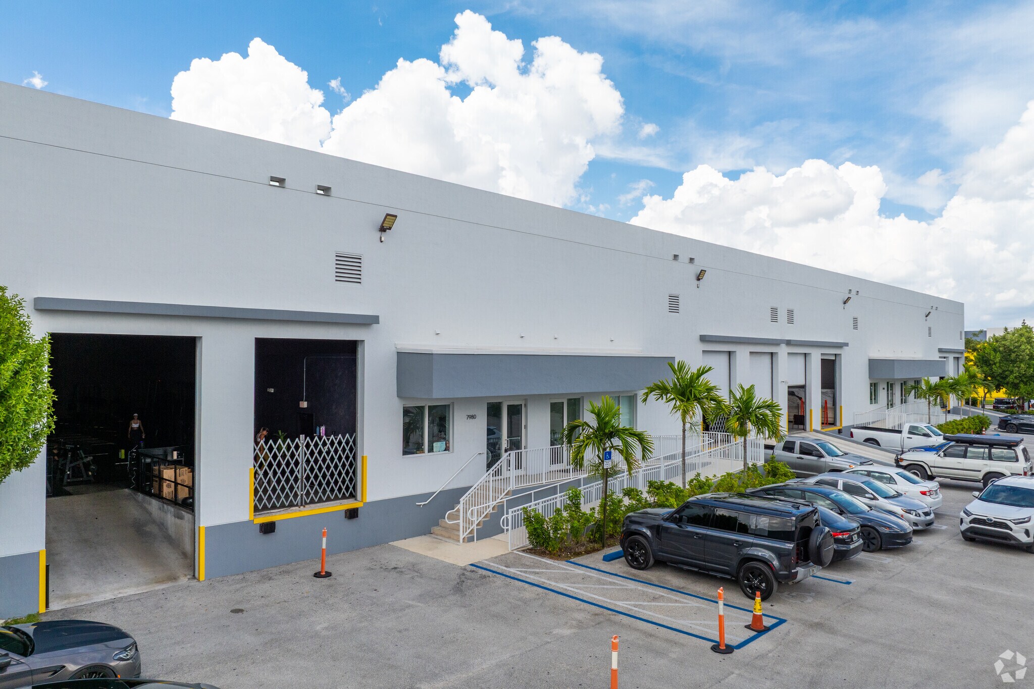 7900 NW 71st St, Miami, FL à louer Photo principale– Image 1 sur 10