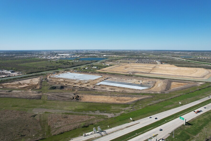 19454 Needlepoint Rd, Baytown, TX à vendre - Photo de la construction – Image 2 sur 3