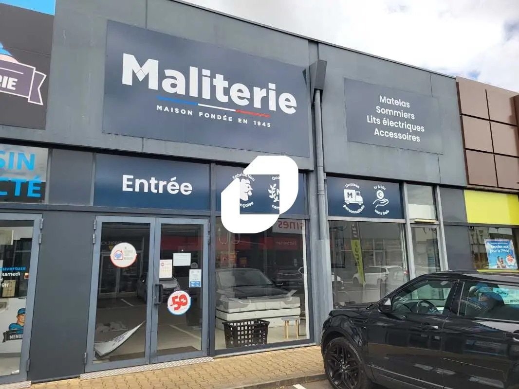 Local commercial dans Mérignac à louer Photo de l’immeuble– Image 1 sur 9