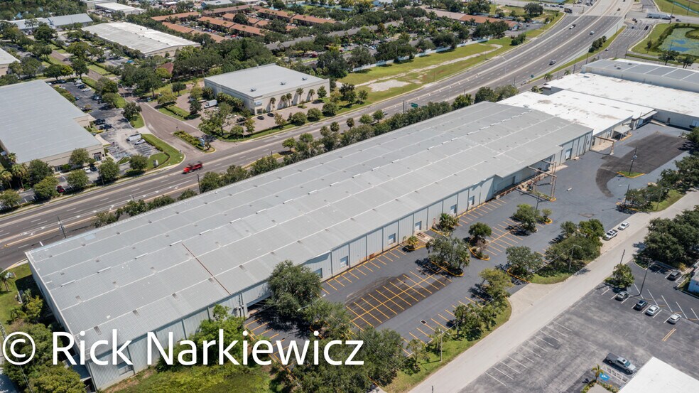 6750 N Bryan Dairy Rd, Seminole, FL à louer - Photo de l’immeuble – Image 2 sur 10