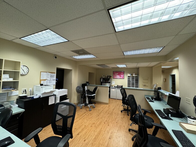 1152 N Milwaukee Ave, Chicago, IL à louer - Photo de l’immeuble – Image 3 sur 5