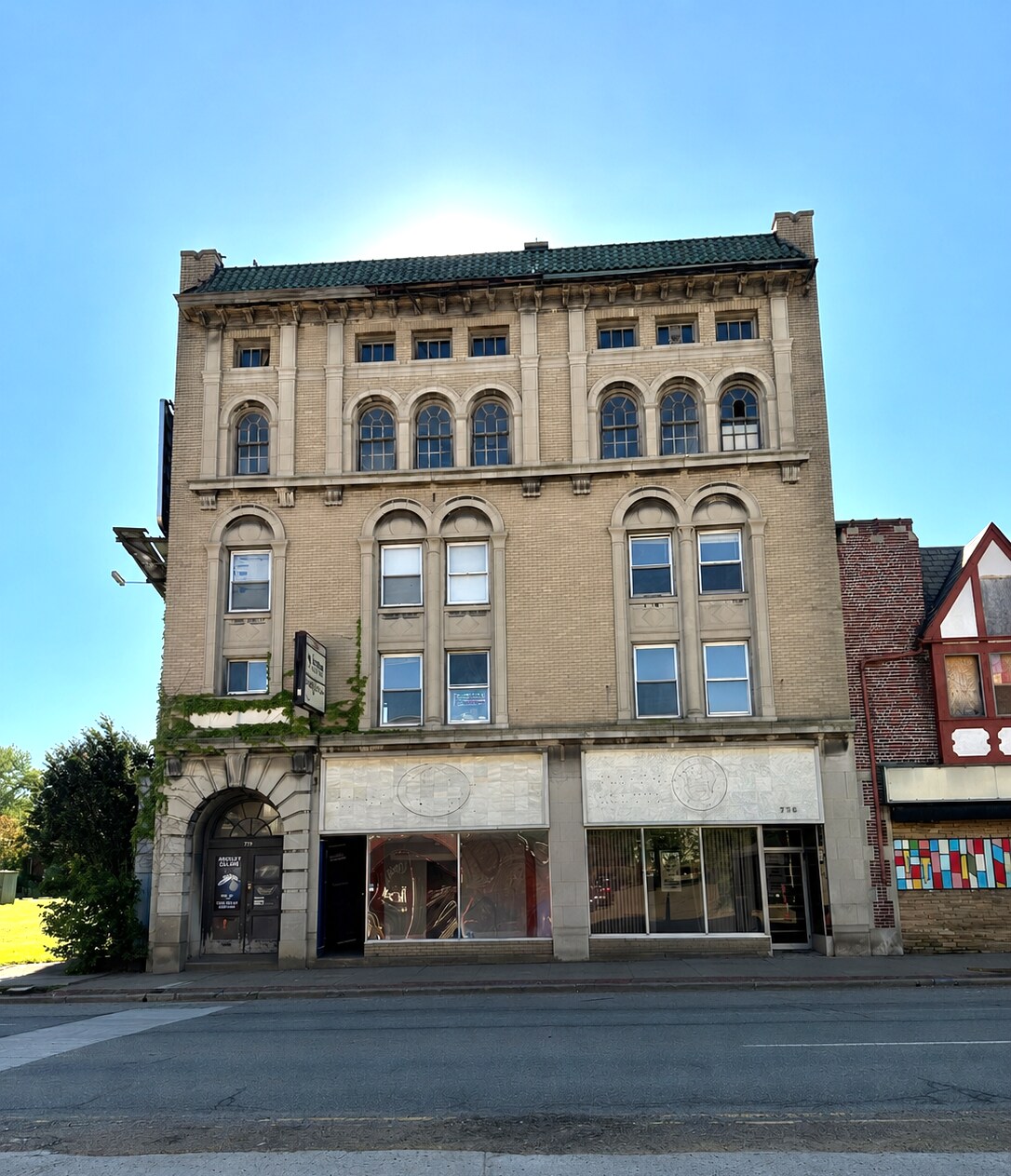 775-779 N Main St, Akron, OH à louer Photo de l’immeuble– Image 1 sur 6