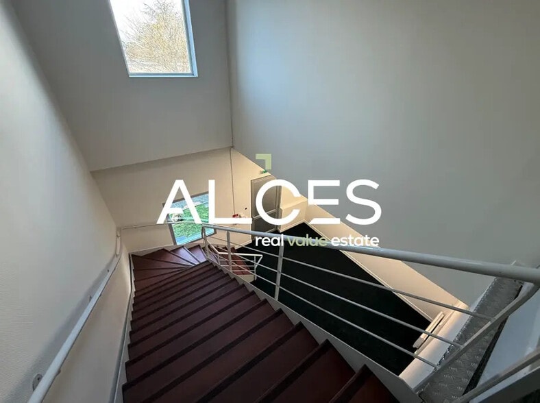 Local d’activités dans Mérignac à louer - Photo intérieure – Image 2 sur 4