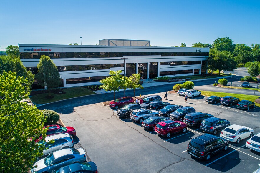 6920 Pointe Inverness Way, Fort Wayne, IN à louer - Photo de l’immeuble – Image 1 sur 9