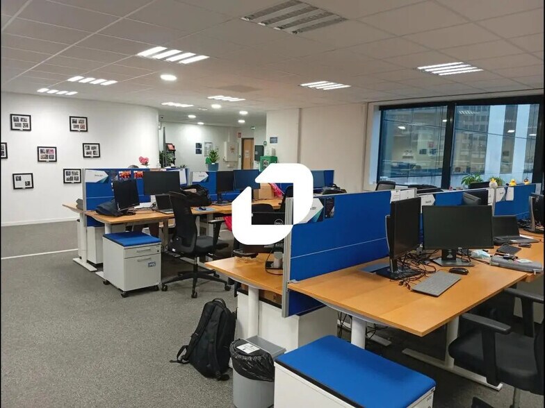 Bureau dans Grenoble à louer - Photo de l’immeuble – Image 3 sur 9