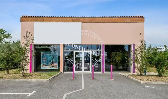 Plus de détails pour Local commercial à louer