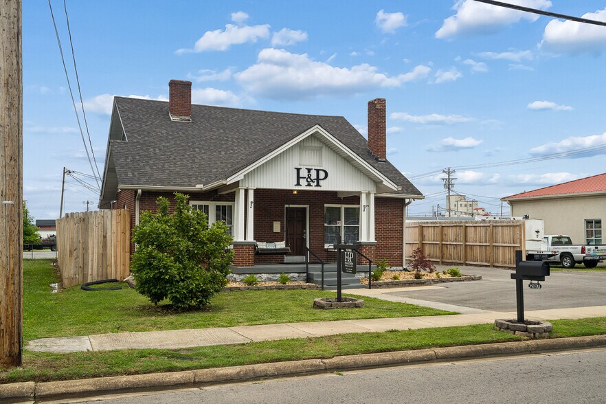 207 University Ave, Lebanon, TN à vendre - Photo de l’immeuble – Image 2 sur 32