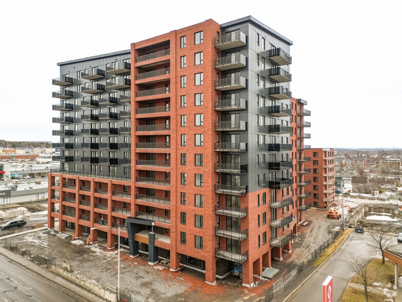 5366 Boul Guillaume-Couture, Lévis, QC à louer - Photo principale – Image 1 sur 2