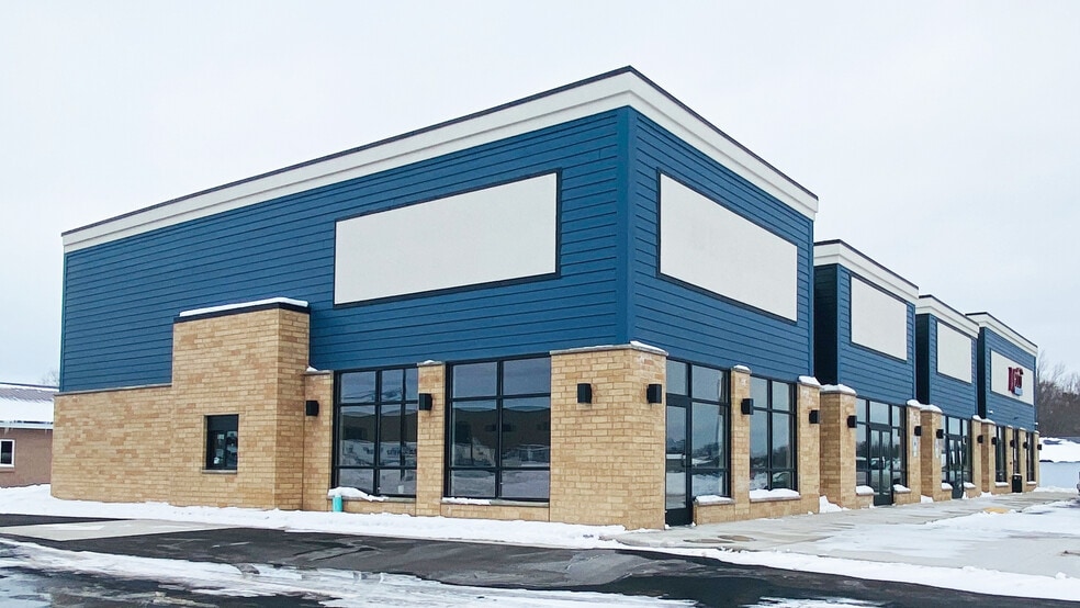 660 S Albert Ave, Reedsburg, WI à louer - Photo de l’immeuble – Image 3 sur 5