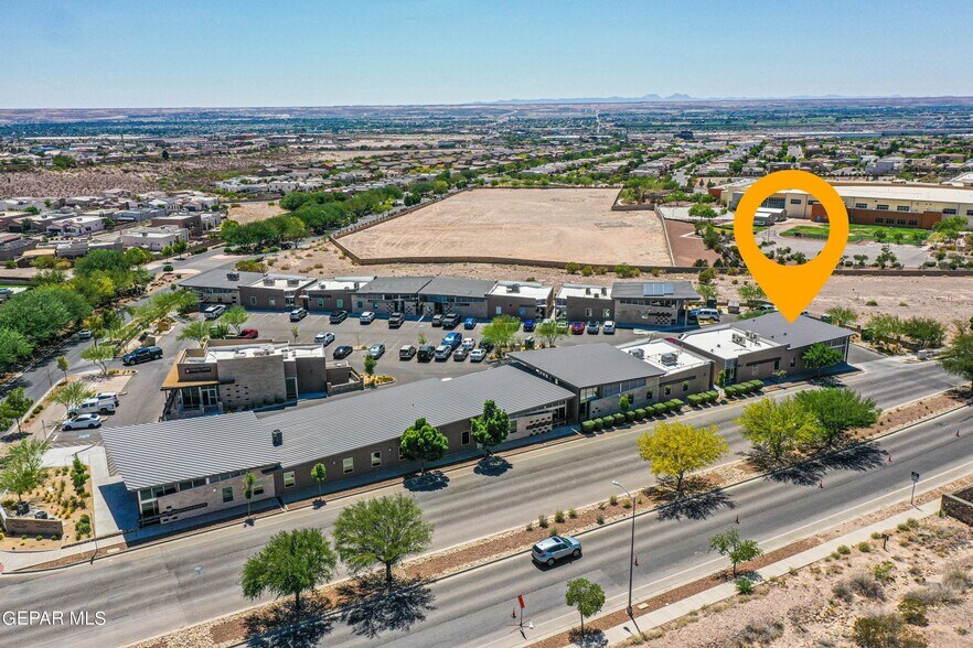 6301 Northern Pass Dr, El Paso, TX à vendre - Photo de l’immeuble – Image 2 sur 46