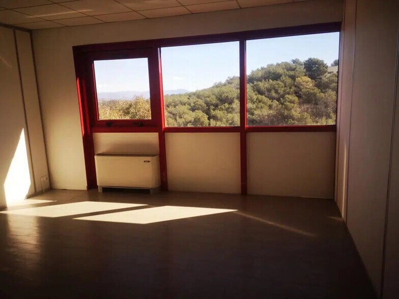 Bureau dans Vallauris à louer - Photo de l’immeuble – Image 2 sur 3