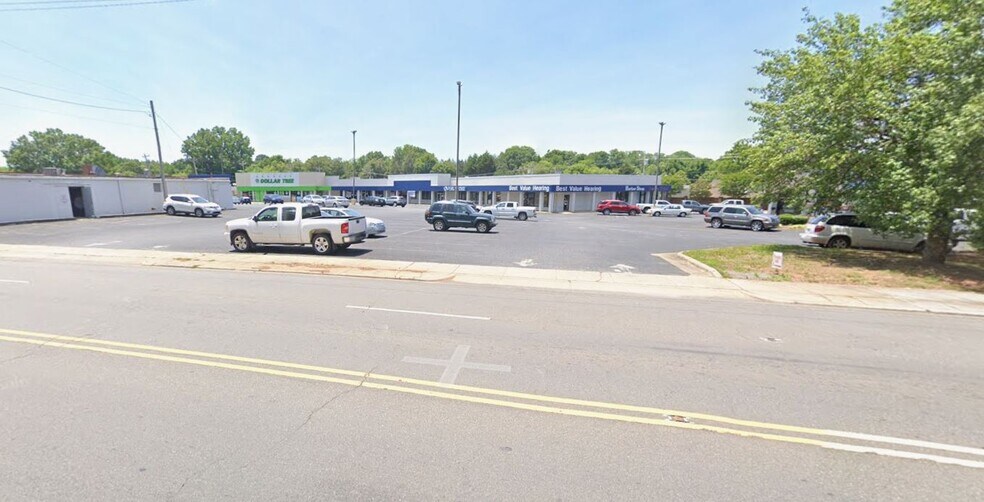 805 N Center St, Statesville, NC à louer - Photo de l’immeuble – Image 2 sur 5