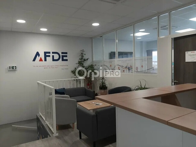 Plus de détails pour Bureau à louer