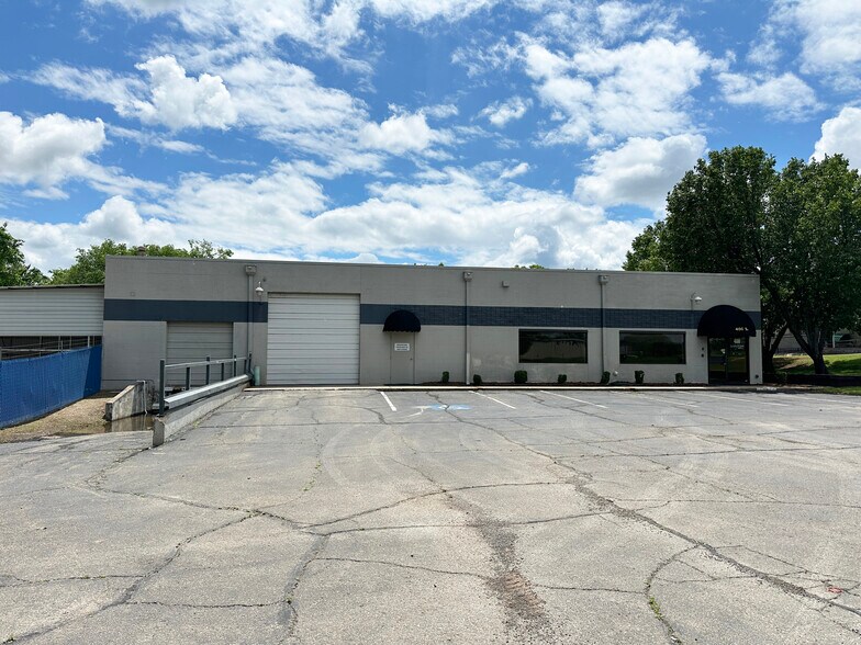 400 S Coltrane Rd, Edmond, OK à louer - Photo de l’immeuble – Image 2 sur 9