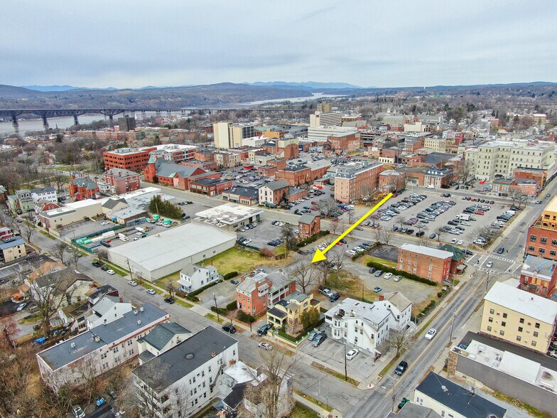 50 Academy St, Poughkeepsie, NY à vendre - Photo de l’immeuble – Image 2 sur 5