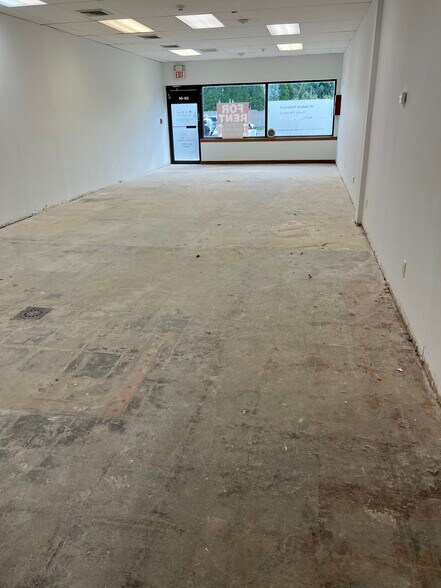 231 Robbins Ln, Syosset, NY à louer - Photo intérieure – Image 3 sur 6