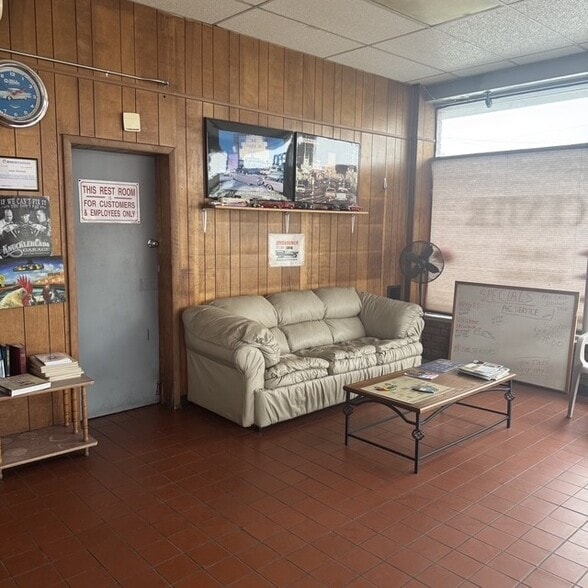 434 Millwood Ave, Winchester, VA à vendre - Photo intérieure – Image 2 sur 15