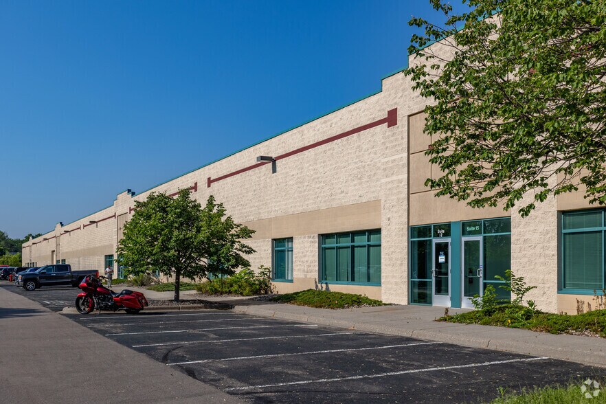 7700 N 68th Ave, Minneapolis, MN à louer - Photo de l’immeuble – Image 2 sur 6