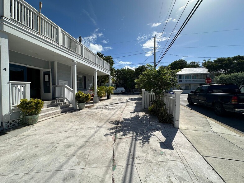 828 White St, Key West, FL à louer - Photo de l’immeuble – Image 2 sur 15