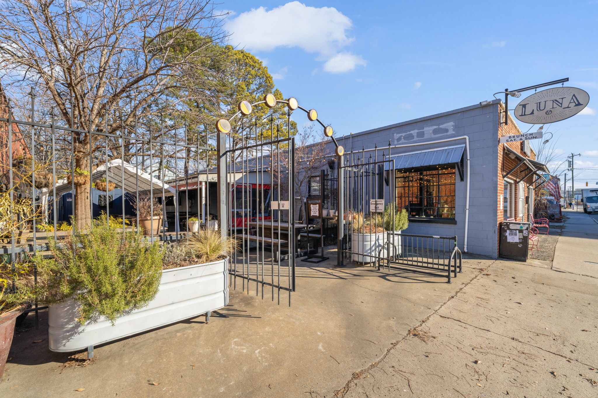 307 E Main Street, Carrboro, NC à vendre Photo de l’immeuble– Image 1 sur 19