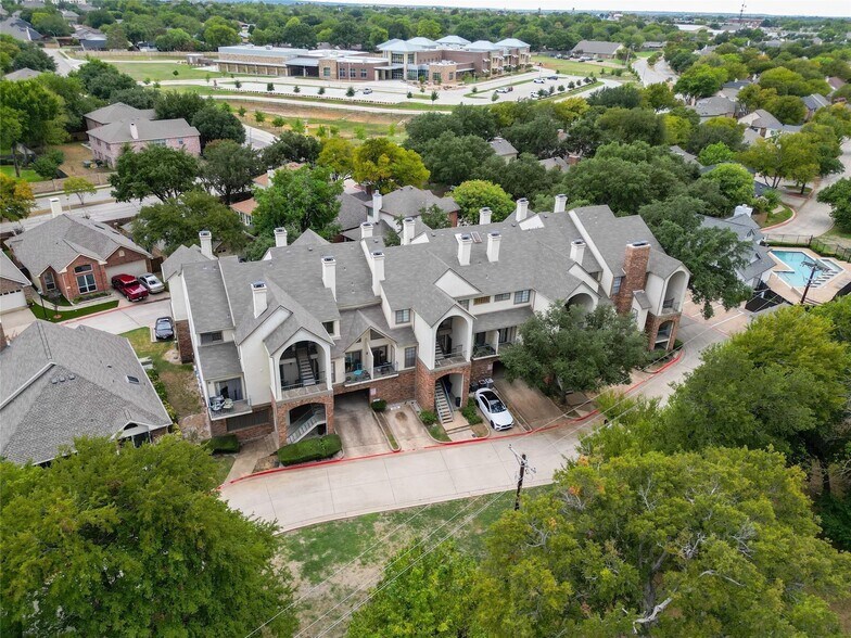 501 Arbor Creek Dr, Euless, TX à vendre - Photo de l’immeuble – Image 2 sur 18