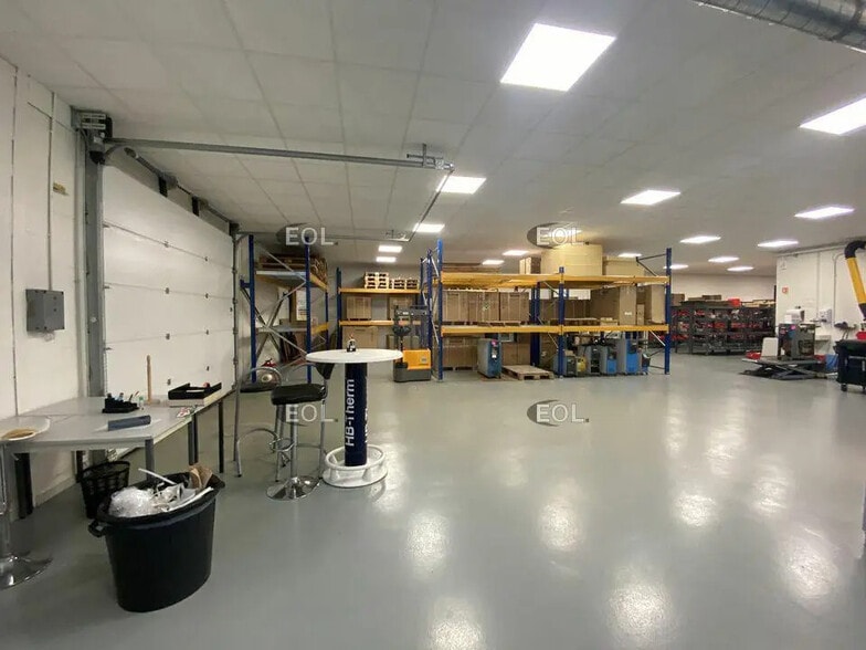 Local d’activités dans Reyrieux à louer - Photo de l’immeuble – Image 3 sur 6