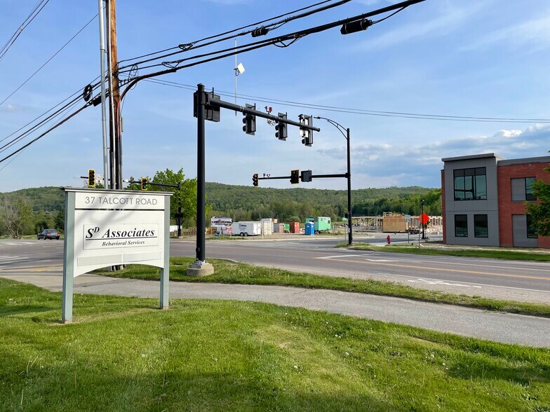 37 Talcott Rd, Williston, VT à louer - Photo principale – Image 1 sur 1