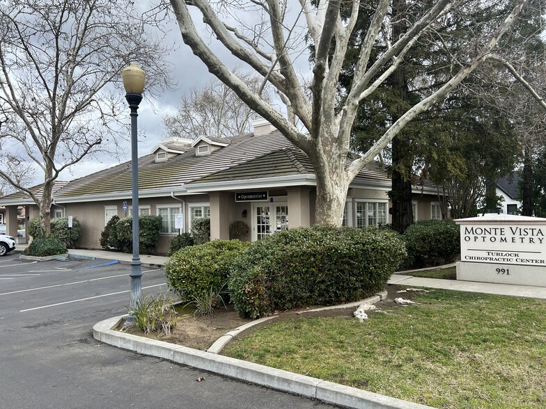 991 E Monte Vista Ave, Turlock, CA à louer - Photo de l’immeuble – Image 1 sur 10