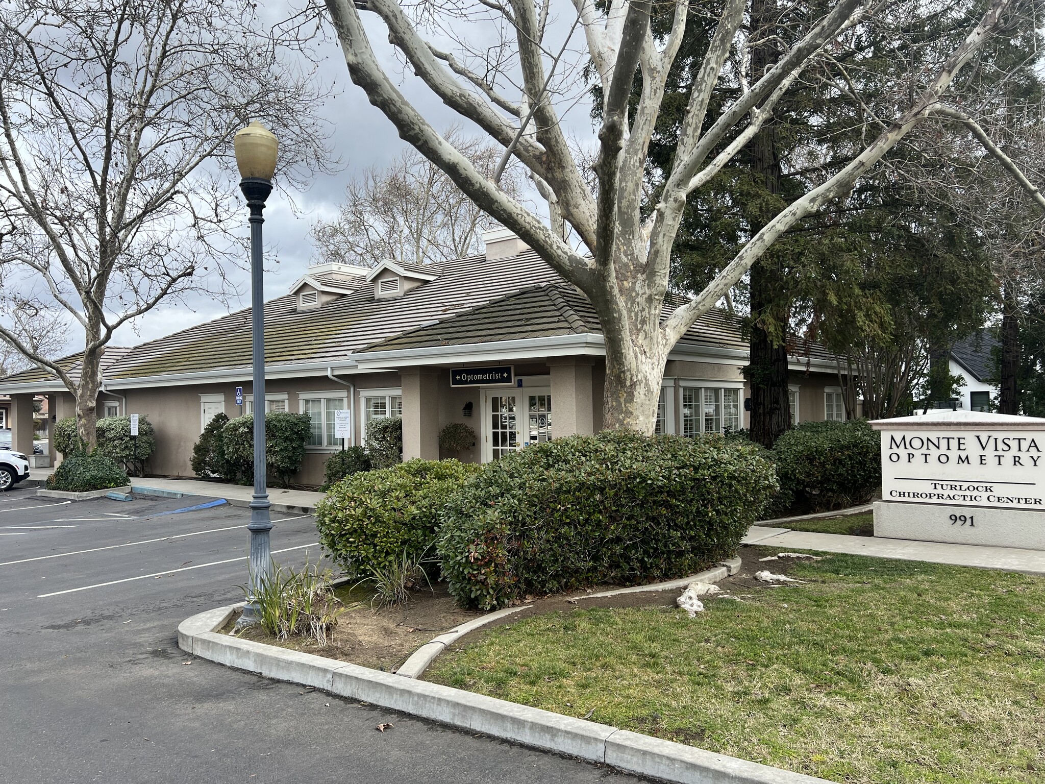 991 E Monte Vista Ave, Turlock, CA à louer Photo de l’immeuble– Image 1 sur 11