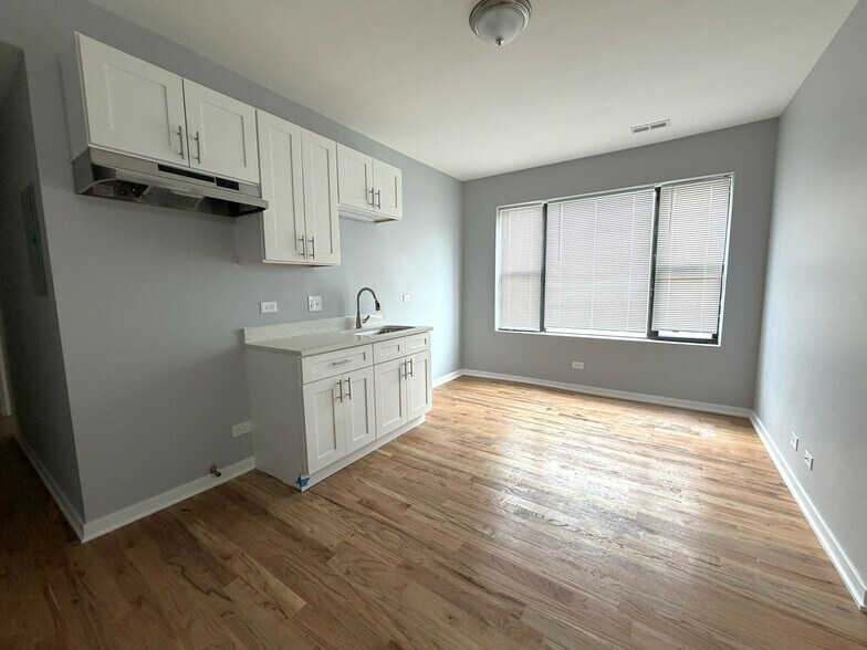 7109 S Bennett Ave, Chicago, IL à vendre - Photo de l’immeuble – Image 2 sur 5