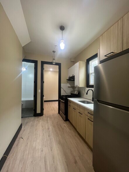 948 W Side Ave, Jersey City, NJ à vendre - Photo intérieure – Image 2 sur 7
