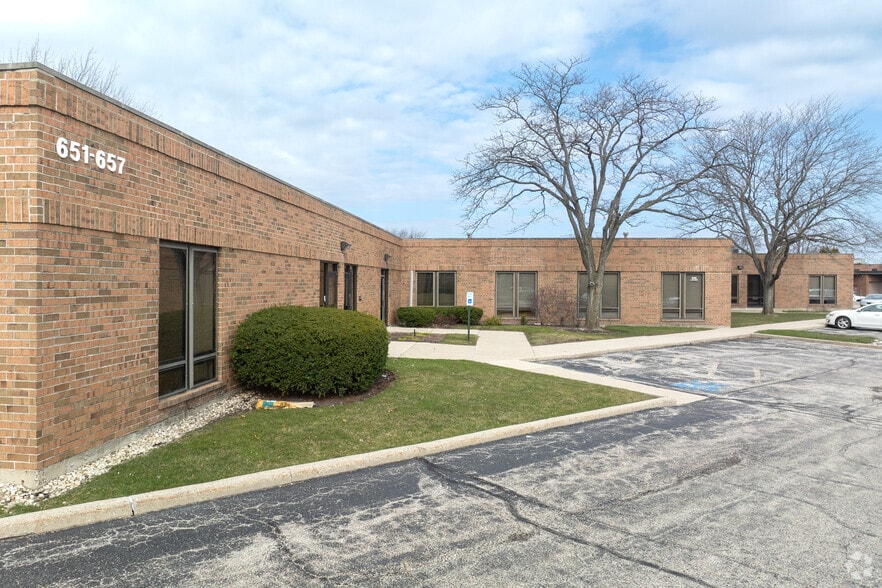 605-657 Landwehr Rd, Northbrook, IL à louer - Photo de l’immeuble – Image 3 sur 10