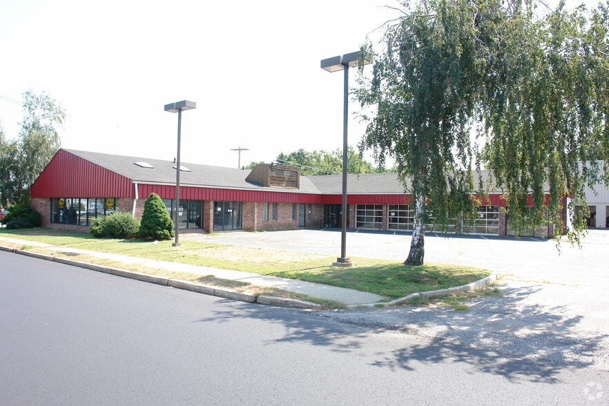 119 Newman Springs Rd E, Red Bank, NJ à vendre - Photo principale – Image 1 sur 4