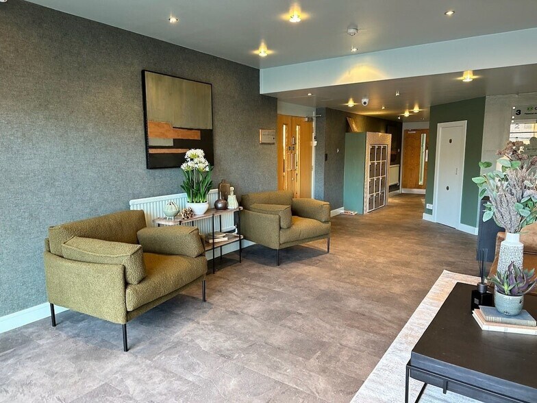 56 Warwick Rd, Solihull à louer - Photo de l’immeuble – Image 1 sur 15