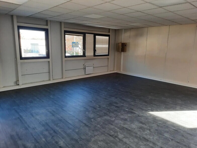 Local d’activités dans Bondoufle à louer - Photo de l’immeuble – Image 3 sur 4