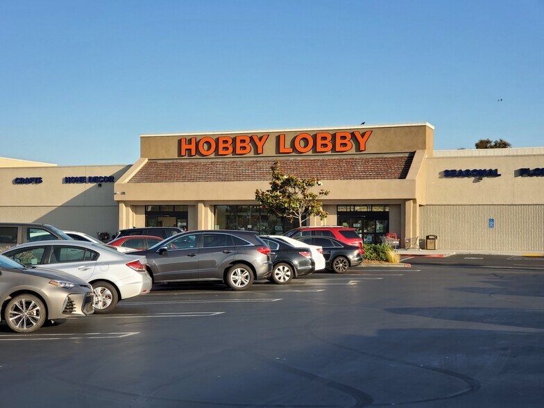 8251 Mira Mesa Blvd, San Diego, CA à louer - Photo de l’immeuble – Image 2 sur 3