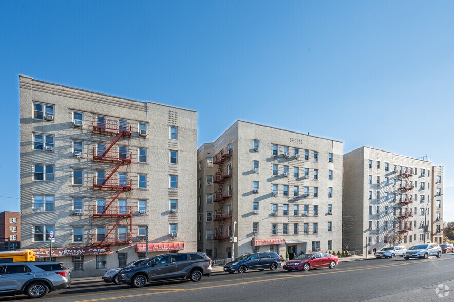 2190 Boston Rd, Bronx, NY à louer - Photo de l’immeuble – Image 3 sur 4