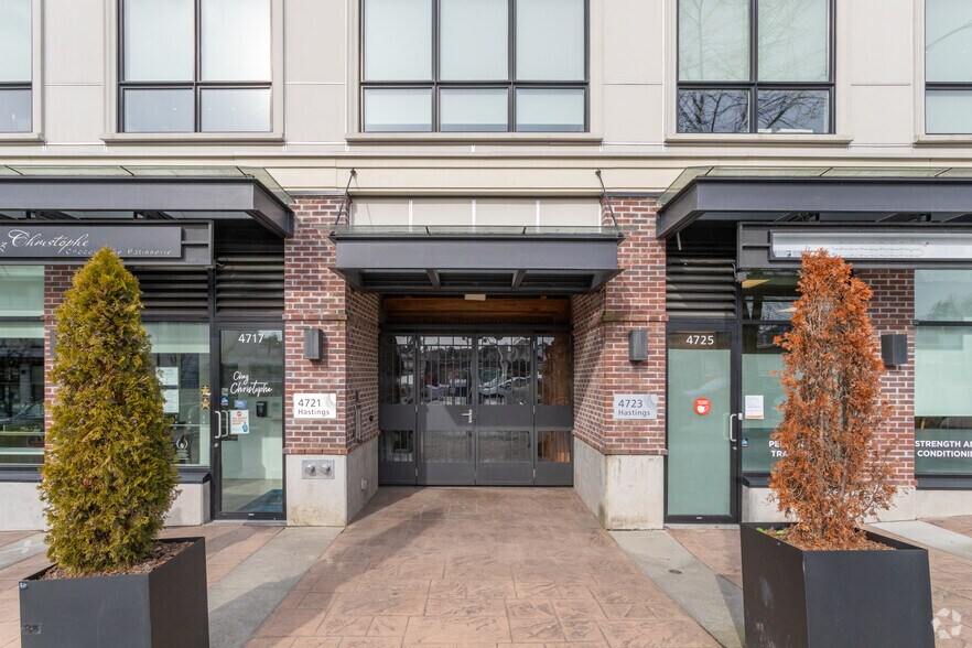 4717-4725 Hastings St, Burnaby, BC à vendre - Photo de l’immeuble – Image 2 sur 5