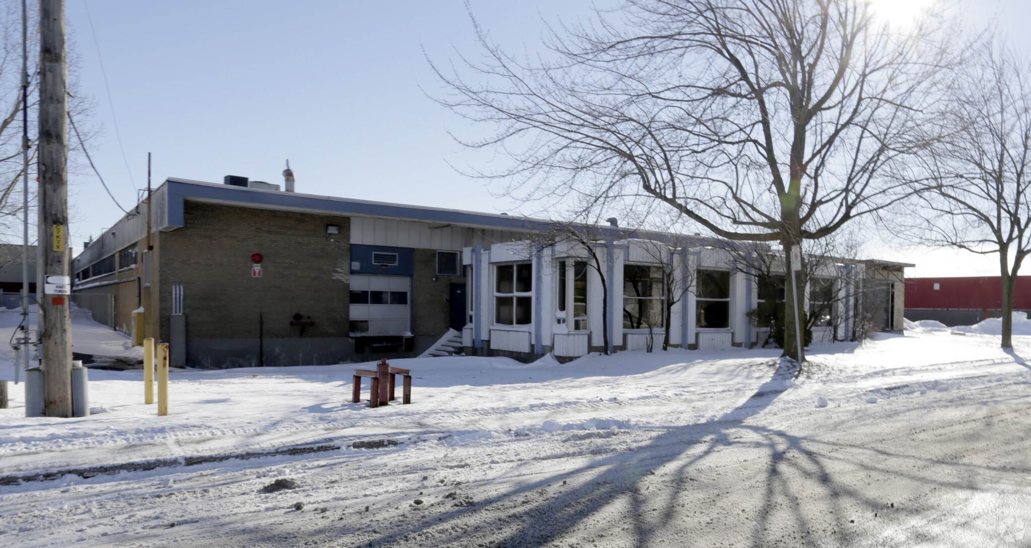 909 St Upton, Montréal, QC à louer Photo principale– Image 1 sur 3