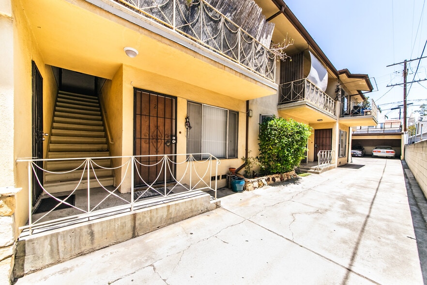 1802 N Alexandria Ave, Los Angeles, CA à vendre - Photo de l’immeuble – Image 2 sur 6