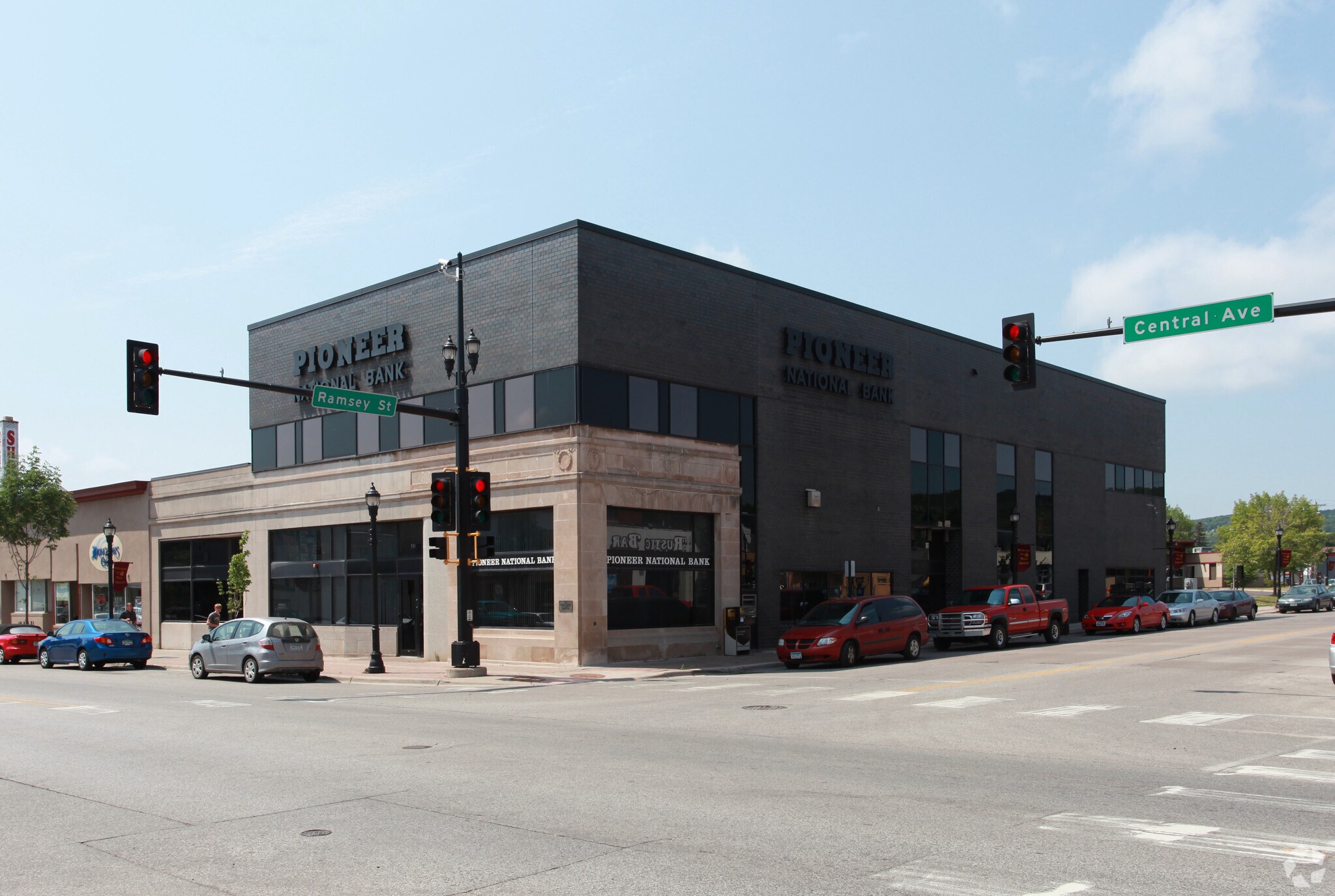 331 N Central Ave, Duluth, MN à louer Photo de l’immeuble– Image 1 sur 8