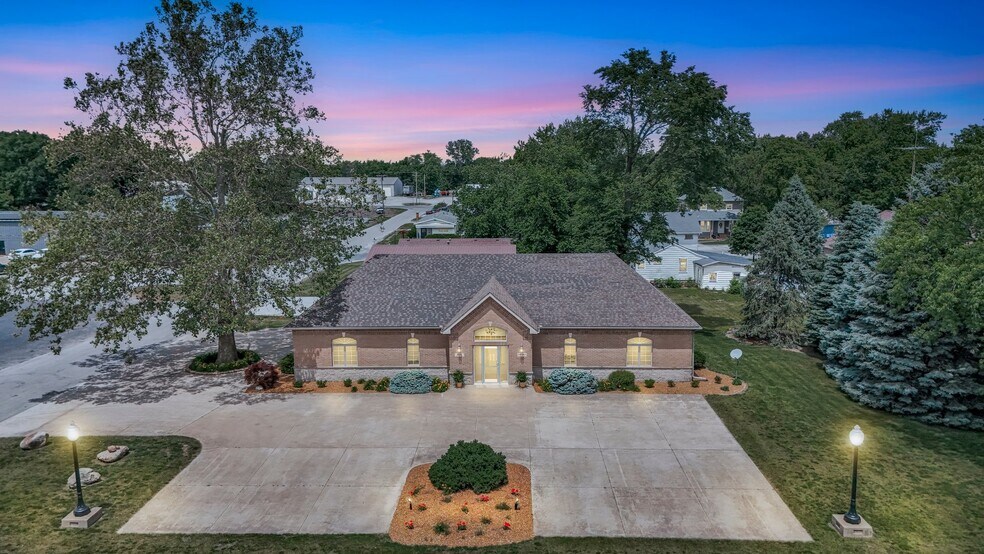 606 W Oak St, Fairbury, IL à vendre - Photo principale – Image 1 sur 41