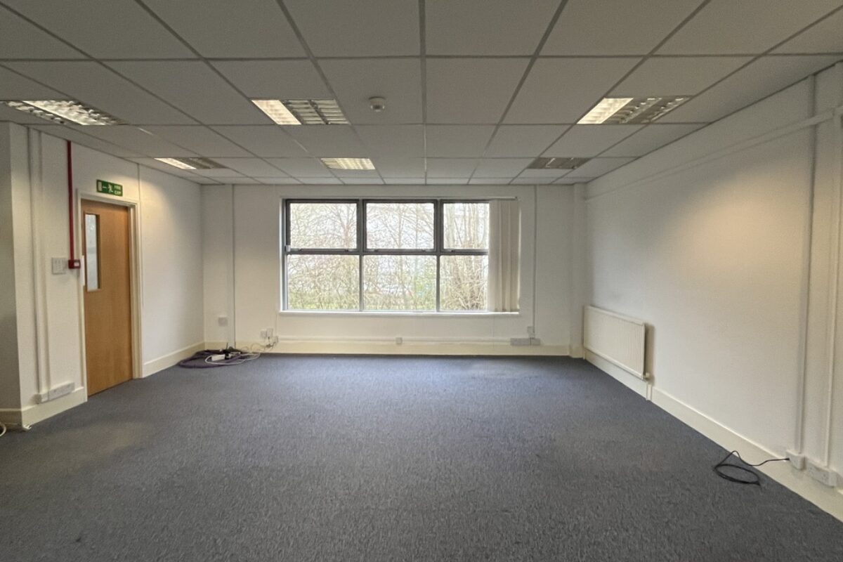 Lustleigh Clos, Exeter, DEV EX2 8PW - Lot 6 -  - Photo intérieure - Image 1 of 2