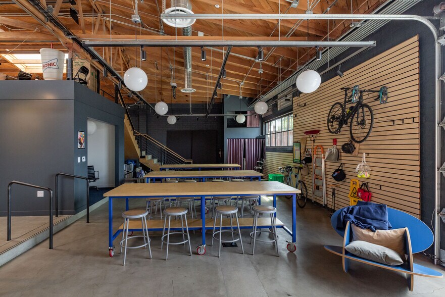 4216 W Jefferson Blvd, Los Angeles, CA à louer - Photo de l’immeuble – Image 2 sur 42