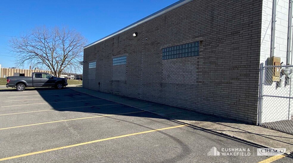 14500 N Industrial Ave, Maple Heights, OH à louer - Photo de l’immeuble – Image 2 sur 9