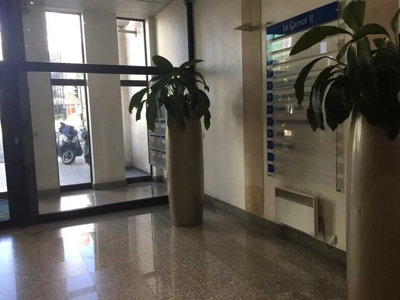 Bureau dans Bagnolet à louer - Hall d’entrée – Image 3 sur 10