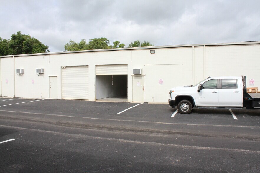 174-B Semoran Commerce Pl, Apopka, FL à louer - Photo de l’immeuble – Image 2 sur 15