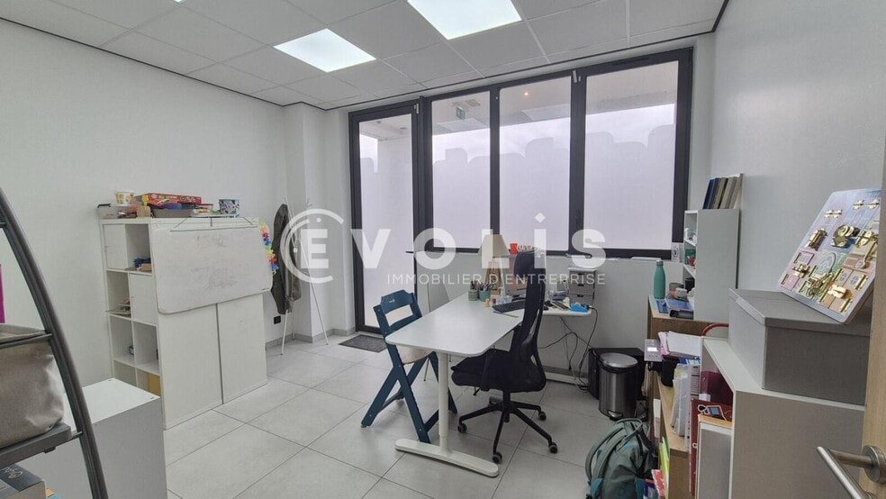 Bureau dans Serris à louer - Photo intérieure – Image 2 sur 4