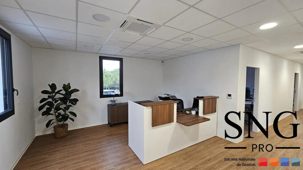 418 Avenue Georges Guynemer, Salon-de-Provence à louer - Photo de l’immeuble – Image 1 sur 9